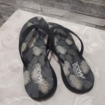 Skechers Womens  Size 10 Flip Flops
