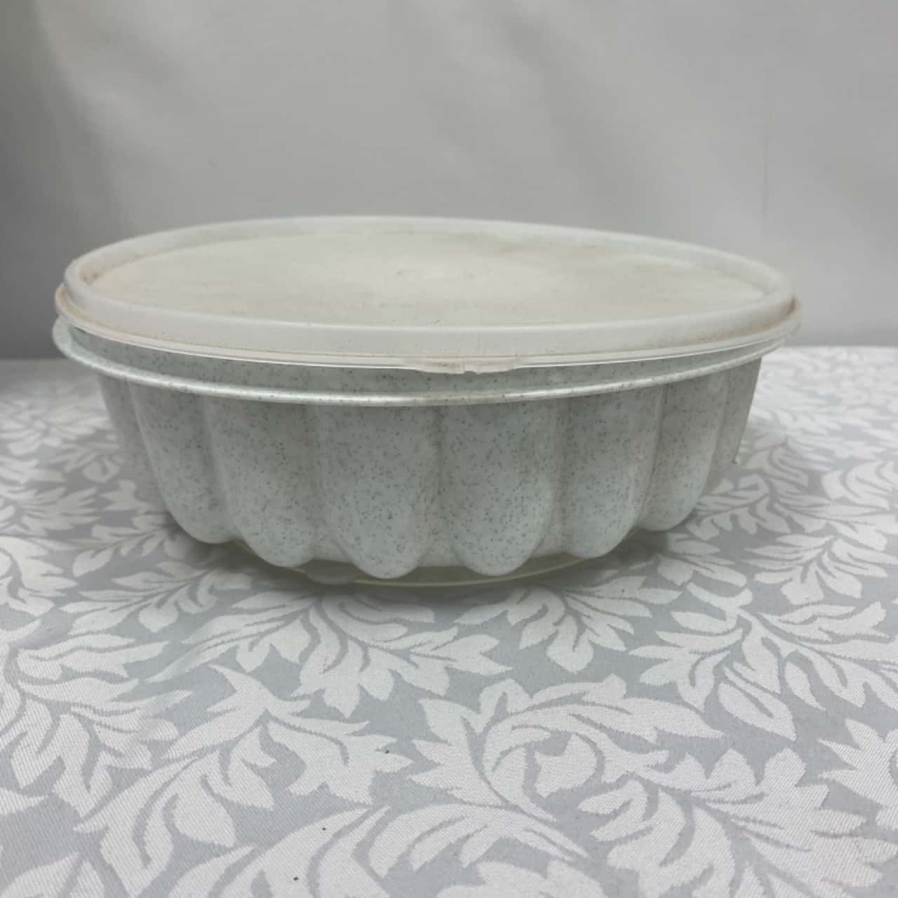 Tupperware JelRing Jello Mold (s)