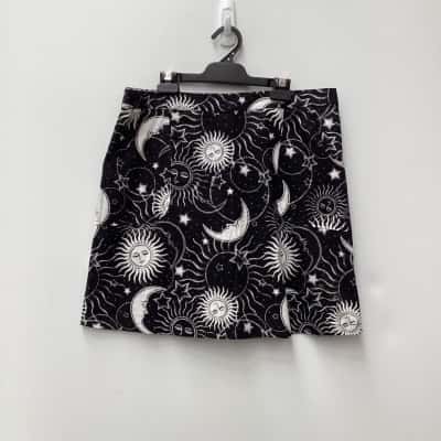 Black Friday Womens  Size 16 A-Line Skirt / Midi Skirt Black  / Pattern 