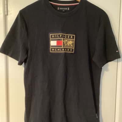 Tommy Hilfiger Unisex t shirt BNWOT  Size M Navy Blue 