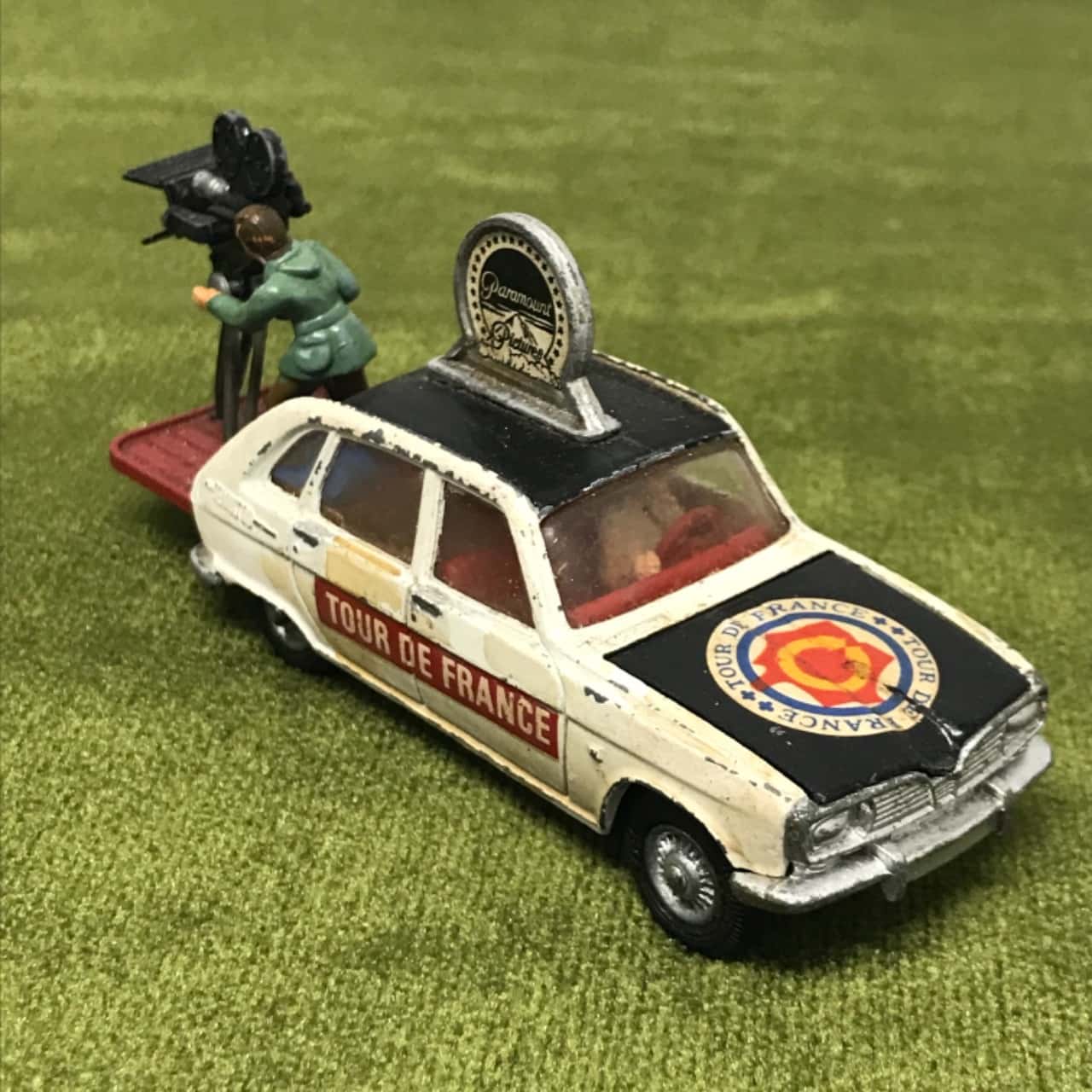 【中古】CORGI TOYS RENAULT 16 TOUR DE FRANCE Corgi Toys Gift Set 13 Renault R16 Tour De France Paramount
