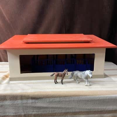 Schleich 1999 Horse Stable 