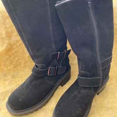 UGG Womens  Size 8 Boots Black  