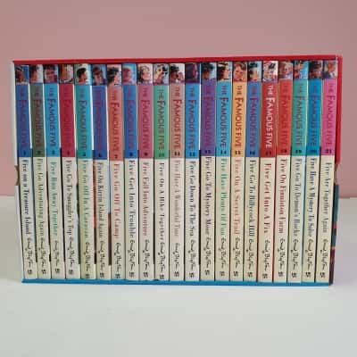 The Famous Five Books 1-21 Boxed Set By Enid Blyton Paperback