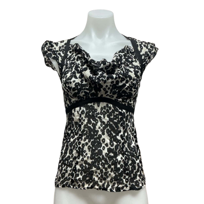 Cue Womens Size 6 Short Sleeve Top Animal print 