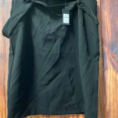 City Chic  Size M Black  skirt with belt new 