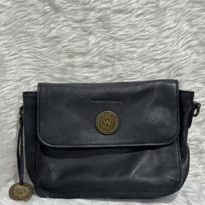  Womens Black  Wanderers cross body bag
