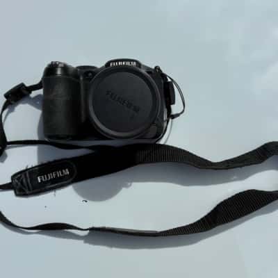 Fujifilm FinePix S1600 Digital Camera 15X Optical - No charger