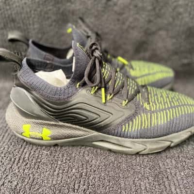 Under Armour Mens  Size 45 Sneakers Black  / Green 