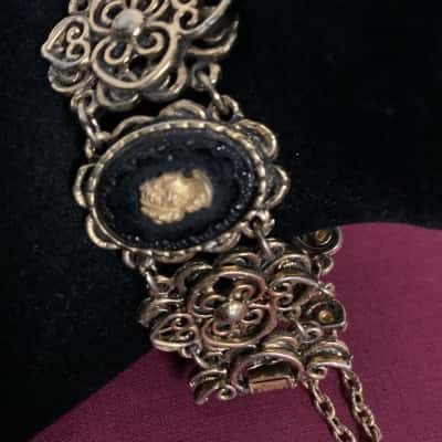  Women's Bracelet 