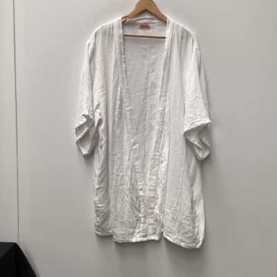  Womens  Size One Size White kimono robe 