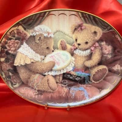 Franklin Mint Friends are Fur-ever limited edition plate.