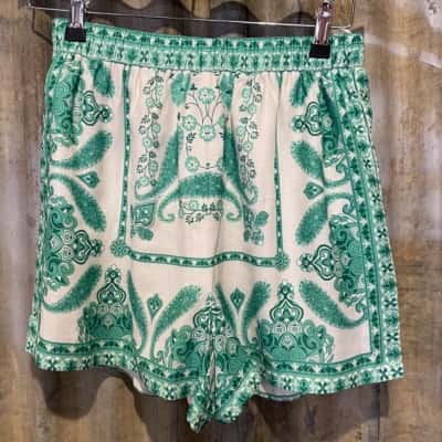  Billy J Romi Shorts Green Aztec  Size 8 