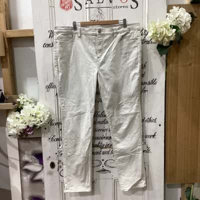 Sportscraft Brand! THE LARI JEAN SLIM FIT! Womens  Size 18 Slim Fit Jeans Beige / Off White 