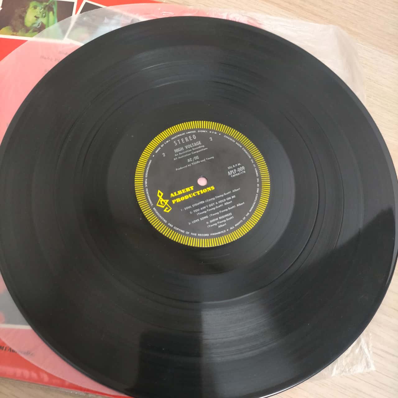 AC/DC HIGH VOLTAGE Vinyl Record EMI Records GUC(s)