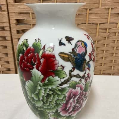 Antique Kutani Ware Birds Butterflies Peony Flowers Chinese Porcelain Collectable Flower Decorative Vase Handpainted 