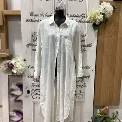 Decjuba Brand! THE PERFECT CONTEMPORARY MODERN SHIRT DRESS! Womens  Size S Midi Dress / Shirt Dress Off White 