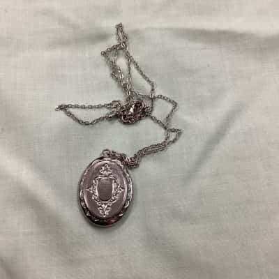  Womens Pendant Locket and chain