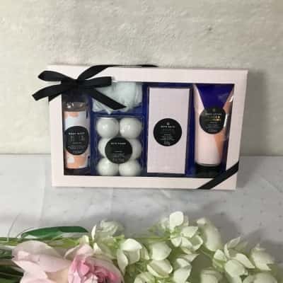 Rose & Jasmine Pamper Set (boxed)
