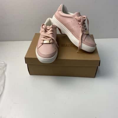 Steve Madden Womens  Size 6 Pink  