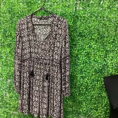 Sportsgirl Womens  Size 12 Babydoll Dress Black  / Floral 