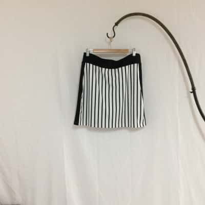 Daily sports Women's  Size M Midi Skirt Black  / White 