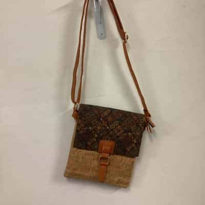  Women’s cork appearing bag