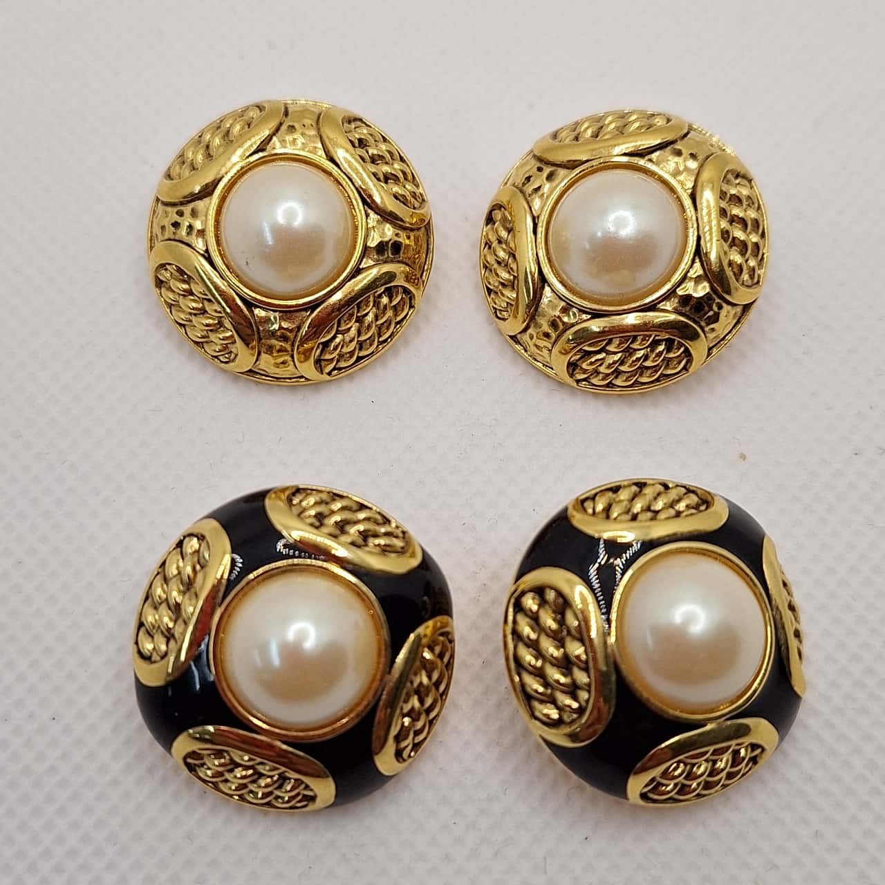 Womens Clip On Earrings Black / Gold / Pearl 2 Pairs