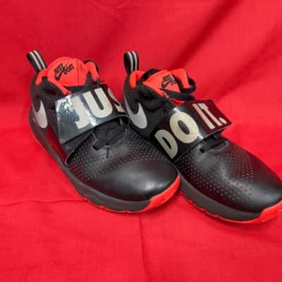Nike Team Hustle D 8 DJ Black Basketball Sneakers – Boys