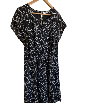 “Jeanswest”- Womens  Dress -Size 16 -Black  / White 