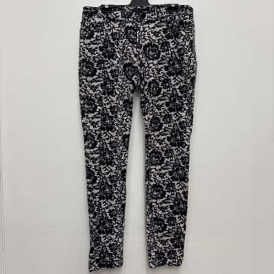 Charlie Brown Womens   Black  / Floral / White   Size 14