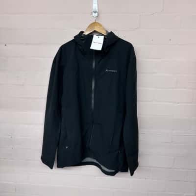 BNWT Macpac Men’s Spray Jacket Size XL 