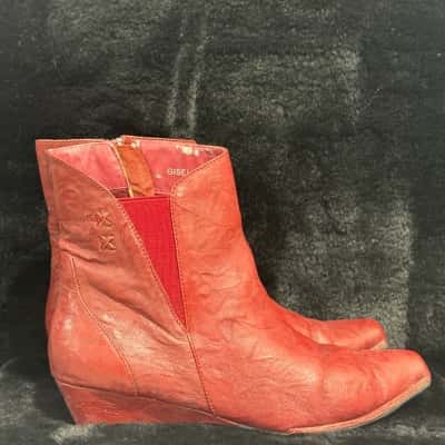  Valeria Orossi Womens  Size 38 Red boots 
