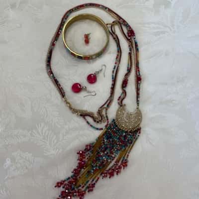  Gorgeous Multicoloured Seed Beaded Necklace / Earrings & Bracelet 
