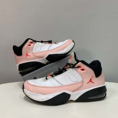 Air Jordan Mens Size 6, Women’s size 7.5 Sneakers / Trainers Black  / Pink  / White 