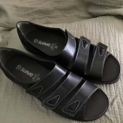 Suave Womens  Size 39 Sandals Black  