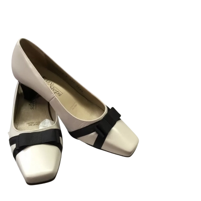 Easy Steps Womens  Size 6.5 Heels Cream 