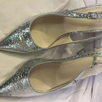  Womens  Size 40 Heels Silver no brand