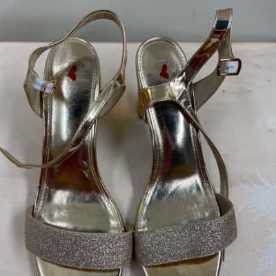I Love Billy Womens  Size 41 Heels Gold 