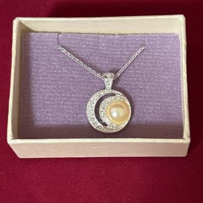  Women's Silver Tone Faux Pearl & Diamanté Accents Necklace 