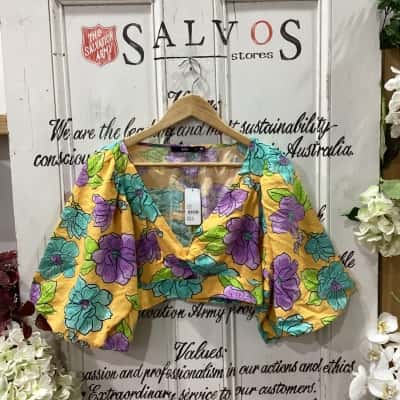 SPORTSGIRL BRAND! Womens  Size 6 3/4 Sleeve Top / Cropped Top Floral / Multicoloured! STUNNING ORANGE FLORSL DESIGN! HAS BALLOON SLEEVE DETAILS AND A CUT OUT DESIGN! GREAT FOR SNY OCCASION! BNWT!