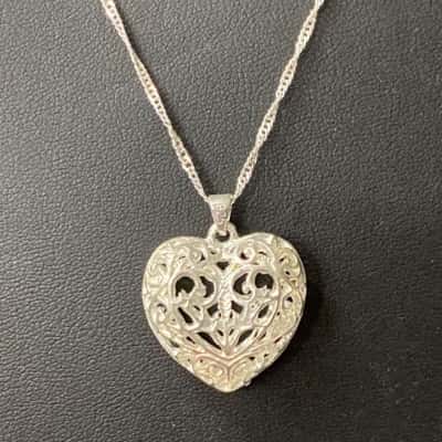  Sterling silver chain and pendant 