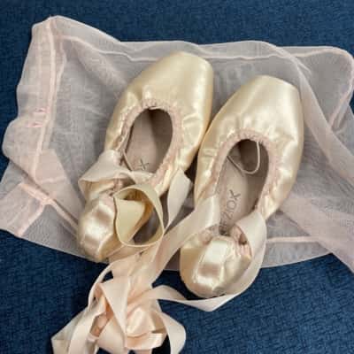 Capezio Pointe Shoes 7N 3 Shank .50