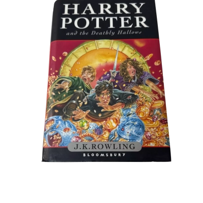 Harry Potter and deathly hallows 1st edition but inside page ripped