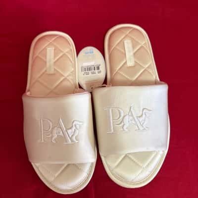 Peter Alexander Women’s  Cream Quilted Penny Logo Slippers Size M 