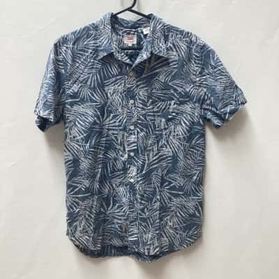 Levis Mens  Size M Short Sleeve Blue 