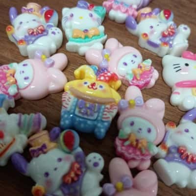 Hello Kitty Flat Charms x 13
