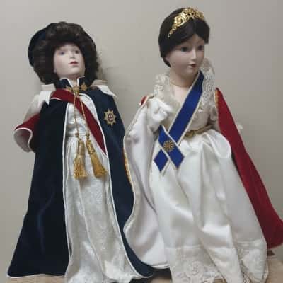 Vintage 1983 Franklin Heirloom  Victoria Regina Dolls and Queen Elizabeth II Porcelain doll