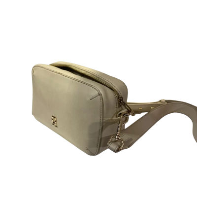 Tommy Hilfiger "Chic Crossover" faux-leather camera bag