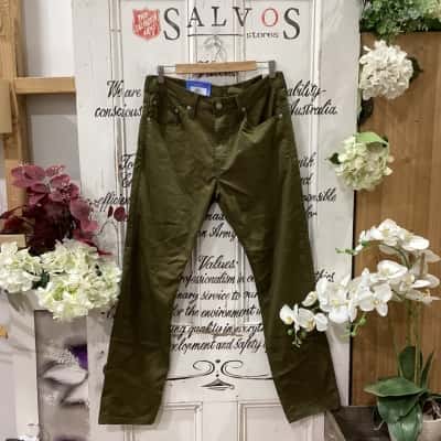Levi Strauss & Co. Brand! BNWT LEVI PERFORMANCE 502 TAPER STRETCH COOL ECO PANT! Womens  Size 32 Straight Leg Pants Green / Olive 